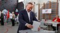 Александр Беглов проголосовал на выборах депутатов Госдумы и заксобрания Петербурга, передает корреспондент ТАСС