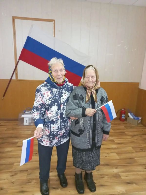 С особой теплотой встречаем на избирательных участках представителей старшего поколения С особой теплотой встречаем на избирательных участках представителей старшего поколения
