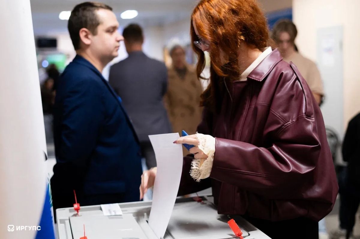 Росжелдор голосует!. Руководитель Федерального агентства железнодорожного транспорта Александр Сахаров проголосовал очно на одном из избирательных участков в Москве Росжелдор голосует!. Руководитель Федерального агентства железнодорожного транспорта Александр Сахаров проголосовал очно на одном из избирательных участков в Москве