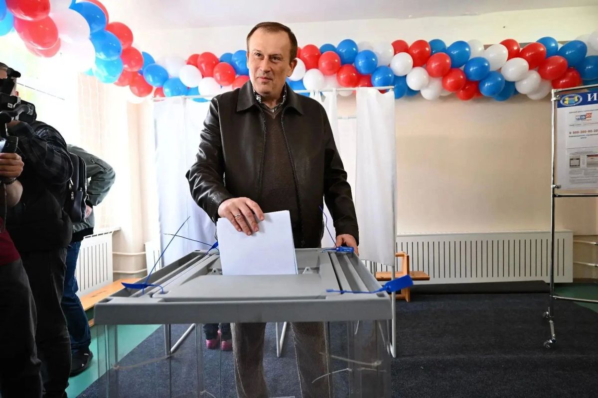 Александр Дрозденко проголосовал на выборах депутатов Госдумы и ЗакСа Ленобласти Александр Дрозденко проголосовал на выборах депутатов Госдумы и ЗакСа Ленобласти