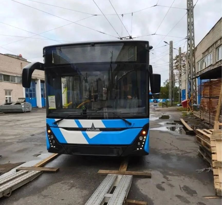 В Петербург доставили первые троллейбусы МАЗ из контракта на 86 машин
