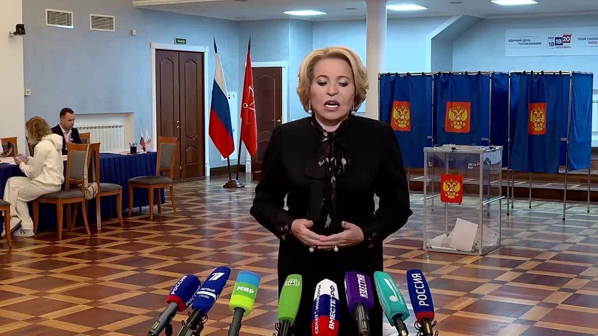 Председатель Совета Федерации Валентина Матвиенко приняла участие в голосовании на выборах депутатов Государственной Думы IX созыва