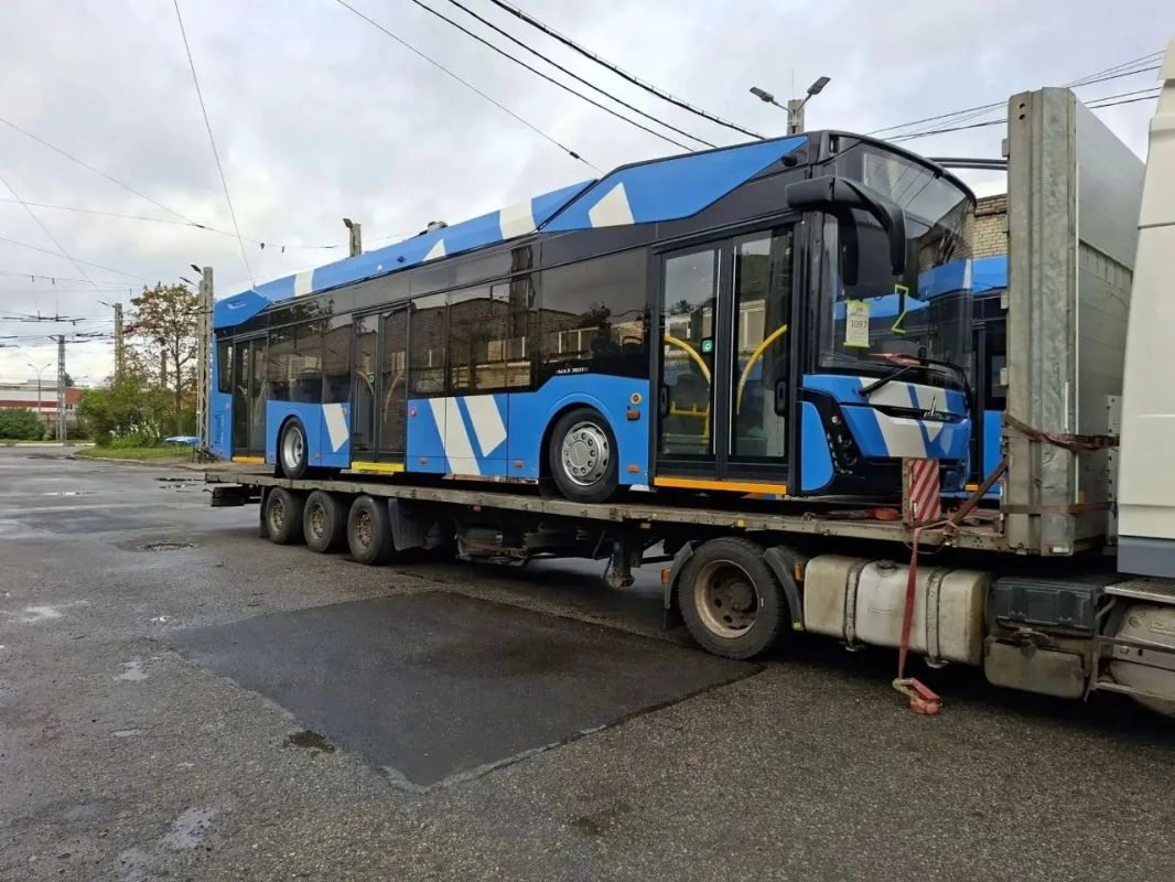 В Петербург доставили первую партию современных троллейбусов МАЗ В Петербург доставили первую партию современных троллейбусов МАЗ