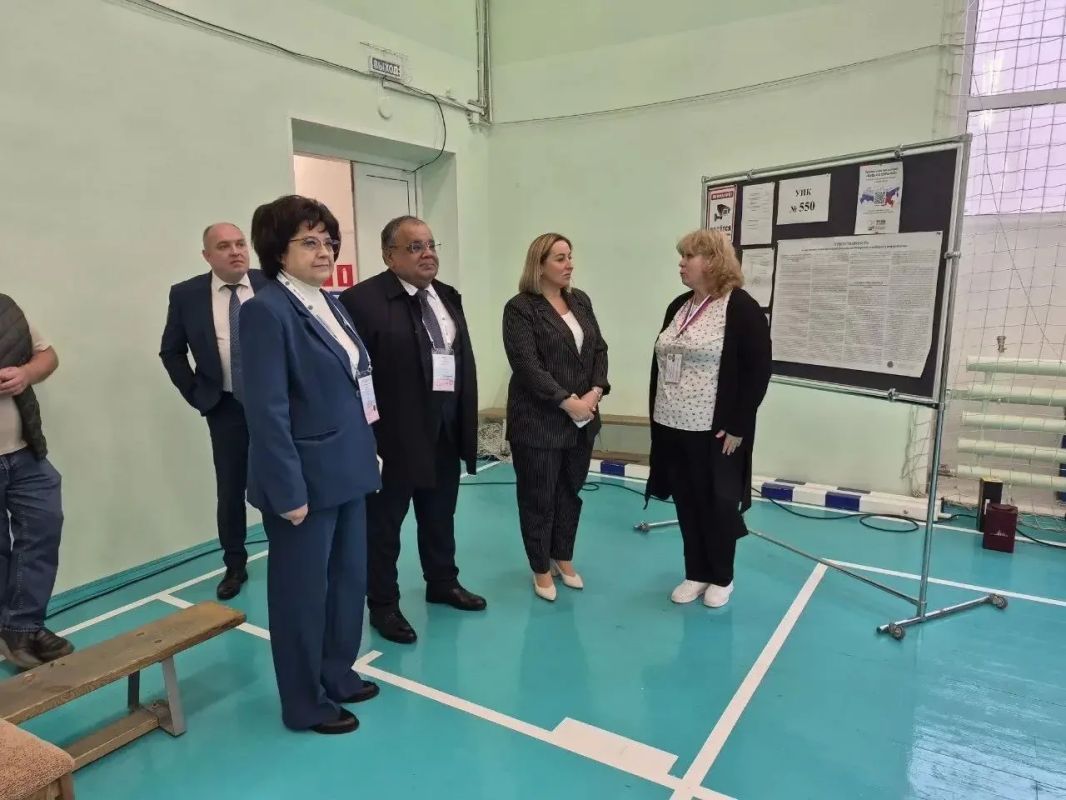 Международные наблюдатели продолжают работу в Ленинградской области Международные наблюдатели продолжают работу в Ленинградской области