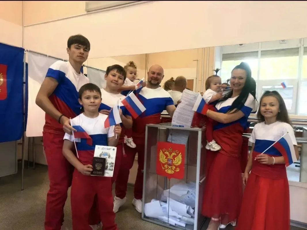 С Днём многодетной семьи Ленинградской области! С Днём многодетной семьи Ленинградской области!