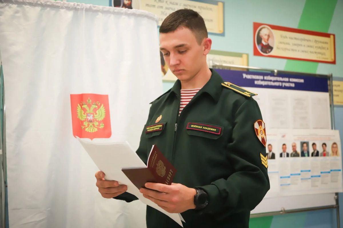 В Санкт-Петербурге курсанты Военной академии Росгвардии приняли участие в едином дне голосования В Санкт-Петербурге курсанты Военной академии Росгвардии приняли участие в едином дне голосования