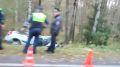 Под Дусьево легковушка протаранила дерево, спасателям пришлось срезать крышу
