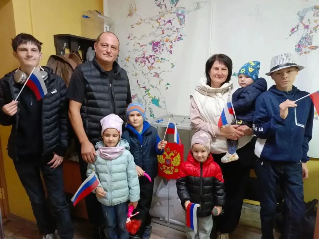 С Днём многодетной семьи Ленинградской области! С Днём многодетной семьи Ленинградской области!