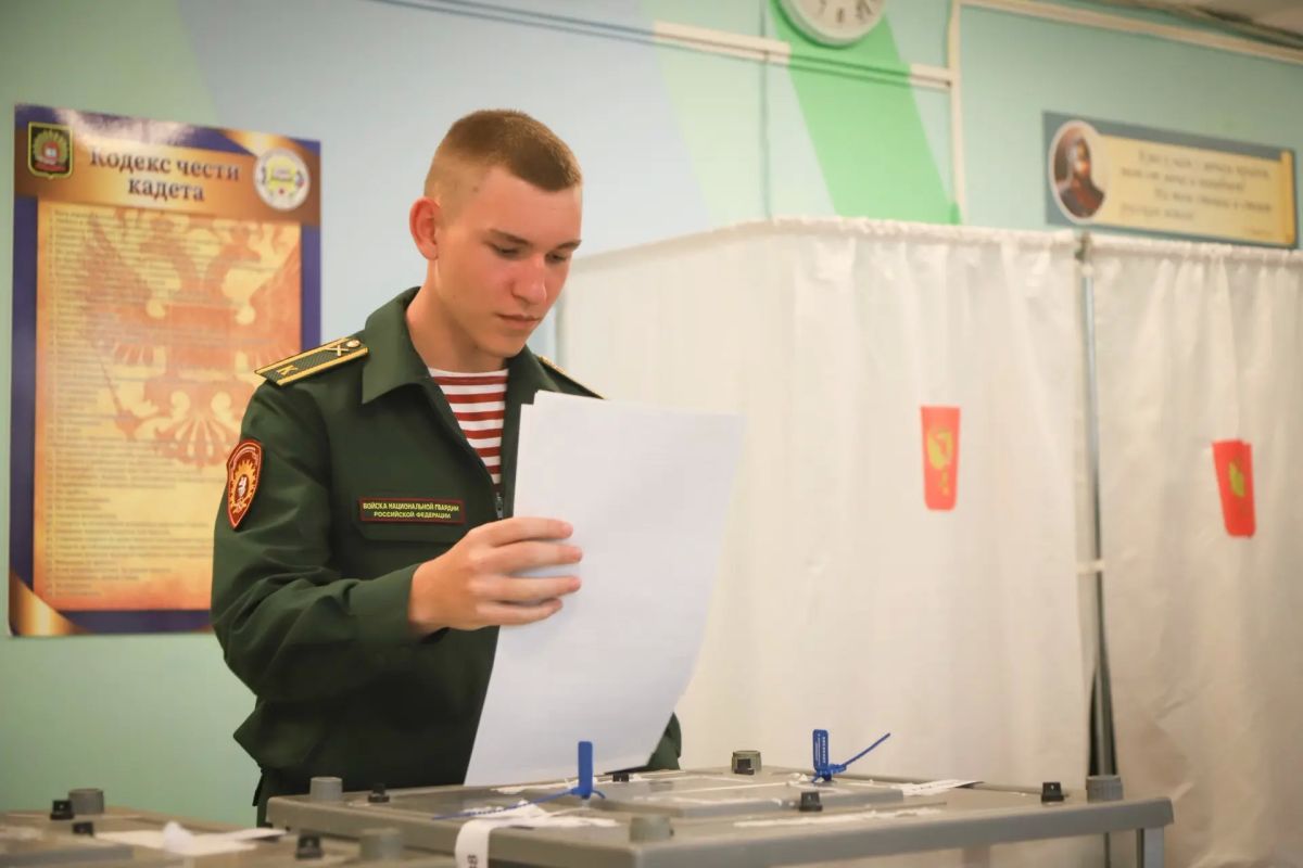 В Санкт-Петербурге курсанты Военной академии Росгвардии приняли участие в едином дне голосования В Санкт-Петербурге курсанты Военной академии Росгвардии приняли участие в едином дне голосования