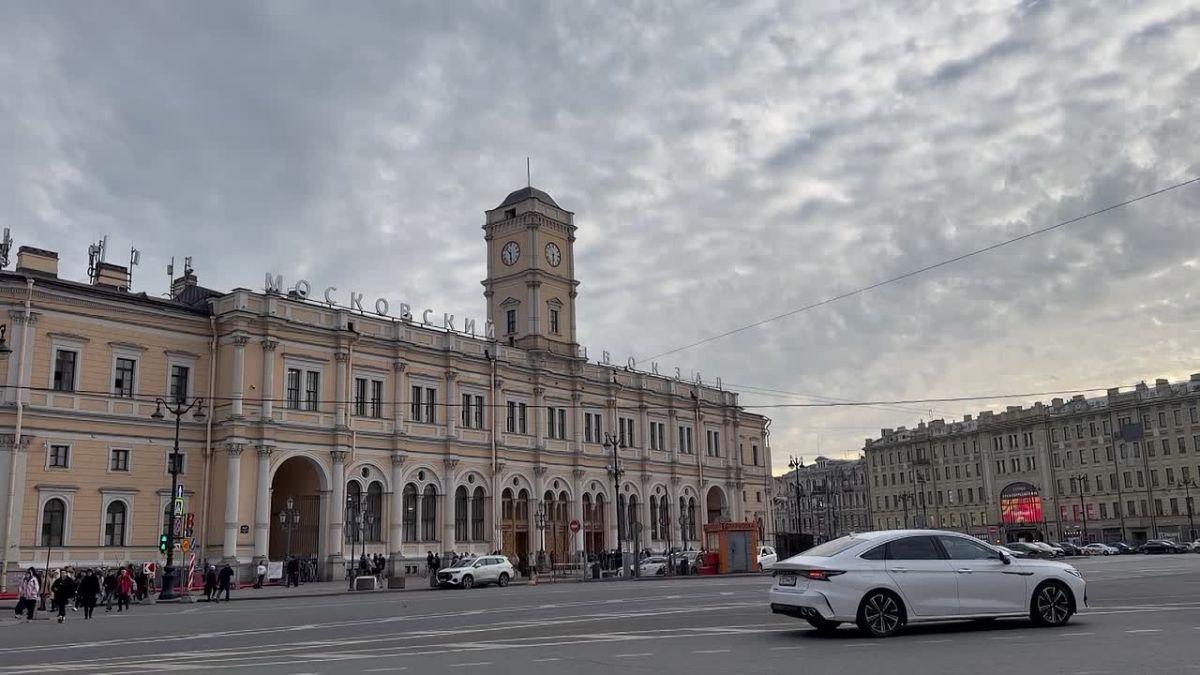 На Московском вокзале сотрудниками транспортной полиции раскрыта кража денег, оставленных в банкомате пассажиркой