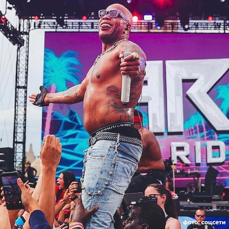 Москвичка отсудила тройную сумму за билеты на рэпера Flo Rida у скандального агентства Say Agency, которое сейчас пытается привезти Канье Уэста в Россию Москвичка отсудила тройную сумму за билеты на рэпера Flo Rida у скандального агентства Say Agency, которое сейчас пытается привезти Канье Уэста в Россию