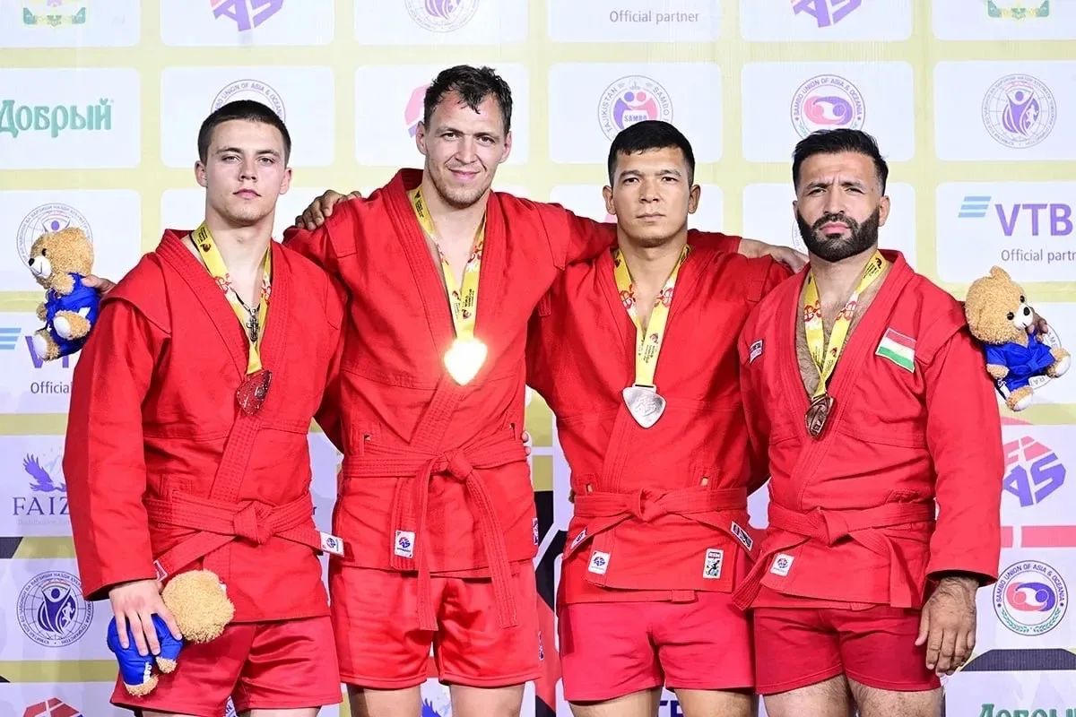 На Кубке мира по самбо в Душанбе петербуржцы выиграли 4 медали