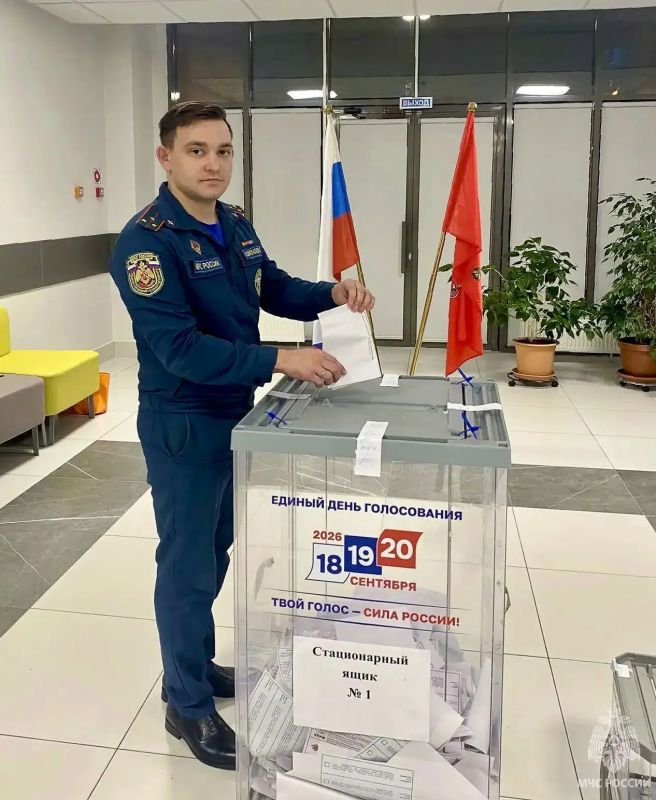 Петербургские спасатели обеспечивали безопасность на избирательных участках Петербургские спасатели обеспечивали безопасность на избирательных участках