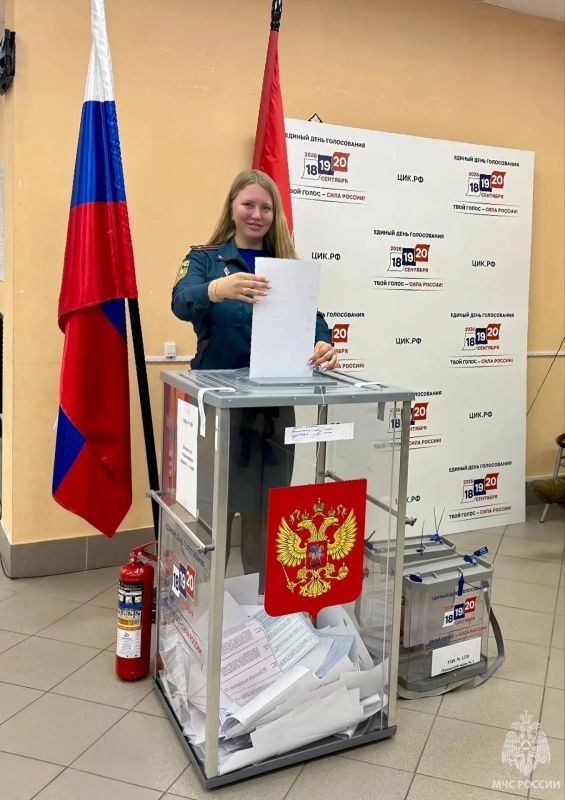Петербургские спасатели обеспечивали безопасность на избирательных участках Петербургские спасатели обеспечивали безопасность на избирательных участках
