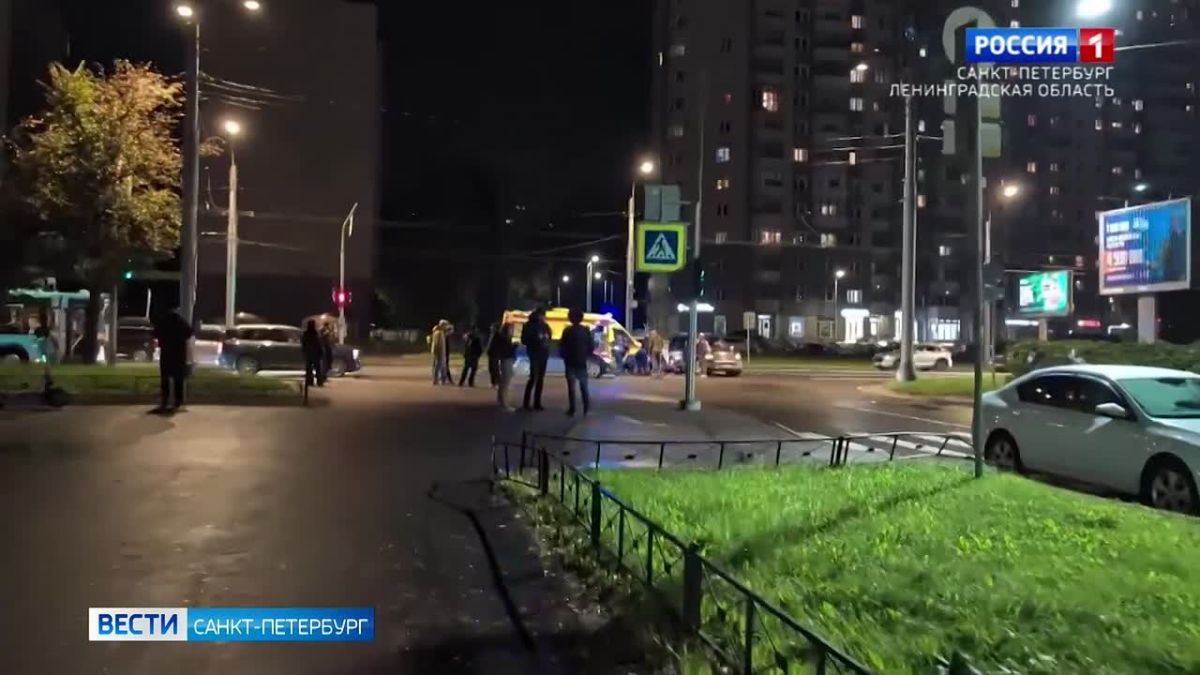 В Калининском районе столкнулись легковой автомобиль и мотоцикл
