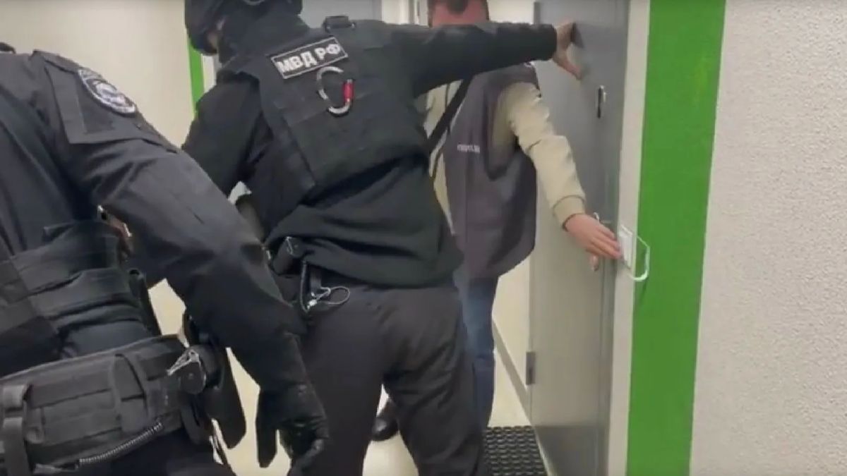 Петербургская полиция пресекла незаконную регистрацию SIM-карт в салоне