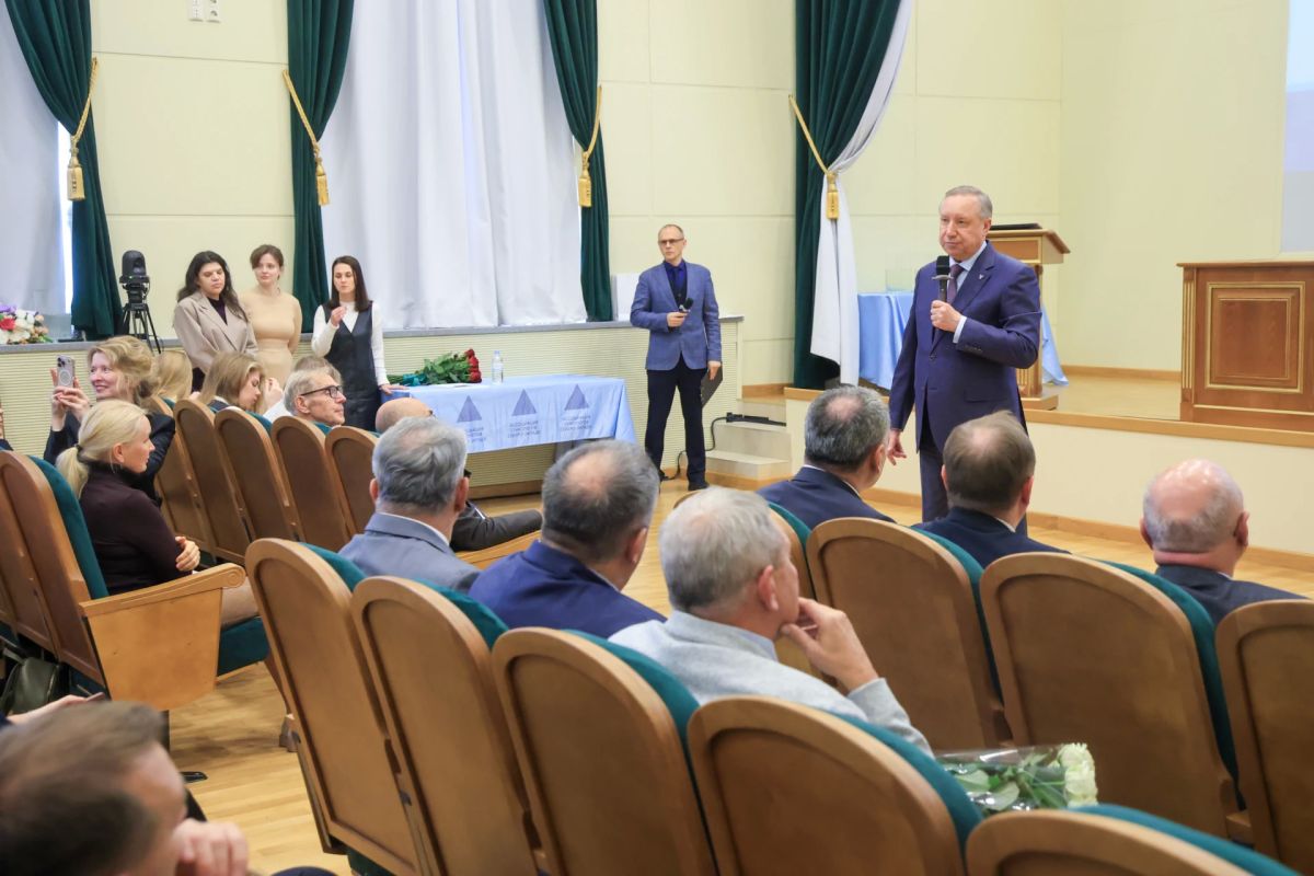 Александр Беглов вручил легендарному онкологу Владимиру Семиглазову Почётный знак «За заслуги перед СанктПетербургом» Александр Беглов вручил легендарному онкологу Владимиру Семиглазову Почётный знак «За заслуги перед СанктПетербургом»