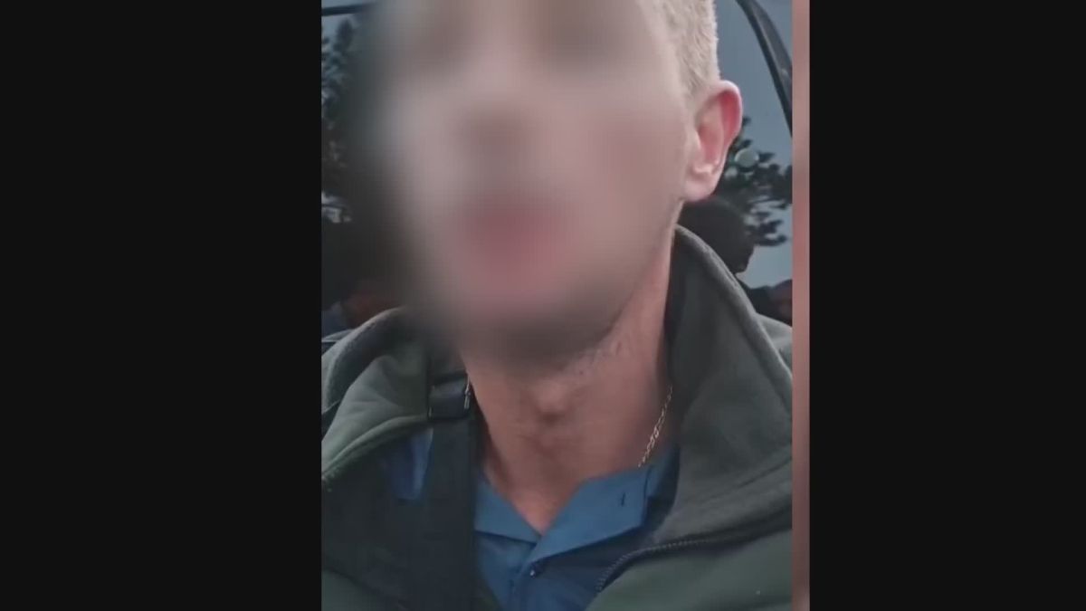 «Он на меня порчу наслал»: петербуржец сжег машину знакомого, которого посчитал колдуном