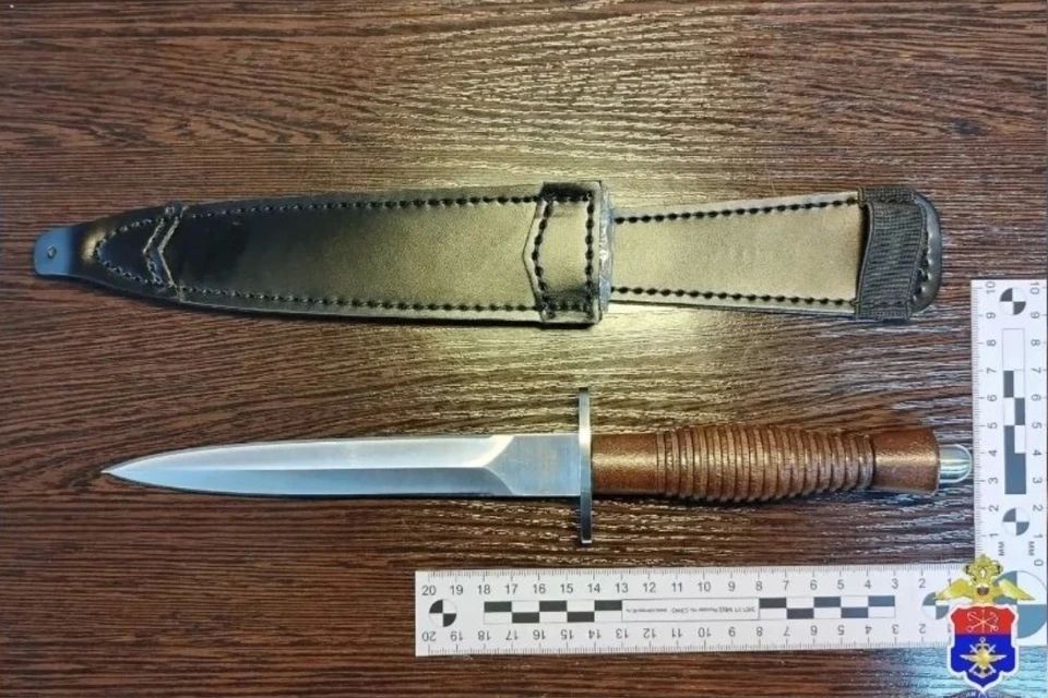 Пенсионер пытался сбыть боевой кинжал через интернет