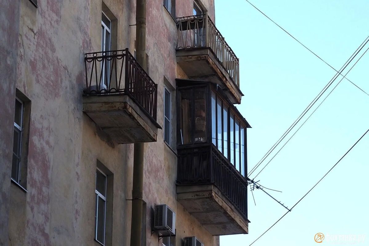 Стеклить балконы и лоджии в историческом Петербурге можно, но на каких условиях? Во-первых, нужно согласие большинства и единый характер во внешнем виде Стеклить балконы и лоджии в историческом Петербурге можно, но на каких условиях? Во-первых, нужно согласие большинства и единый характер во внешнем виде