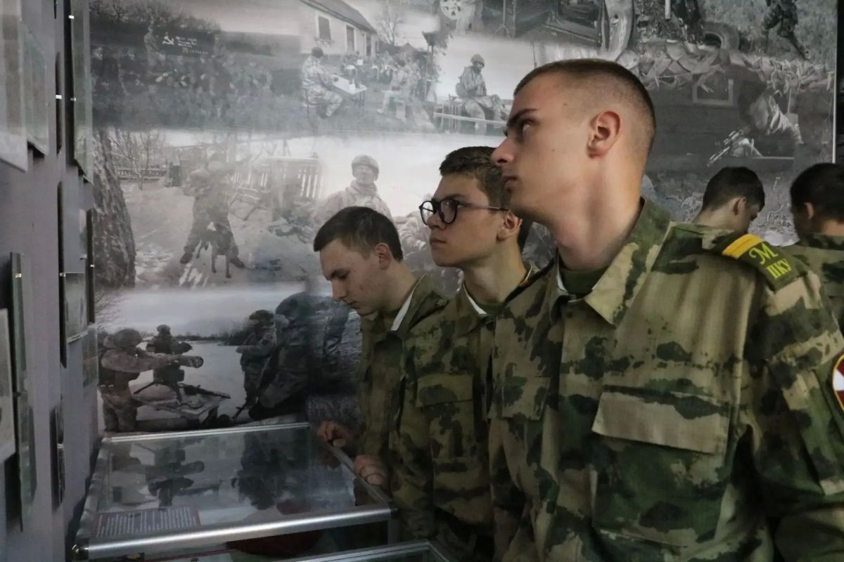 Кадеты Росгвардии познакомились с работой артиллерийского подразделения в Подмосковье Кадеты Росгвардии познакомились с работой артиллерийского подразделения в Подмосковье