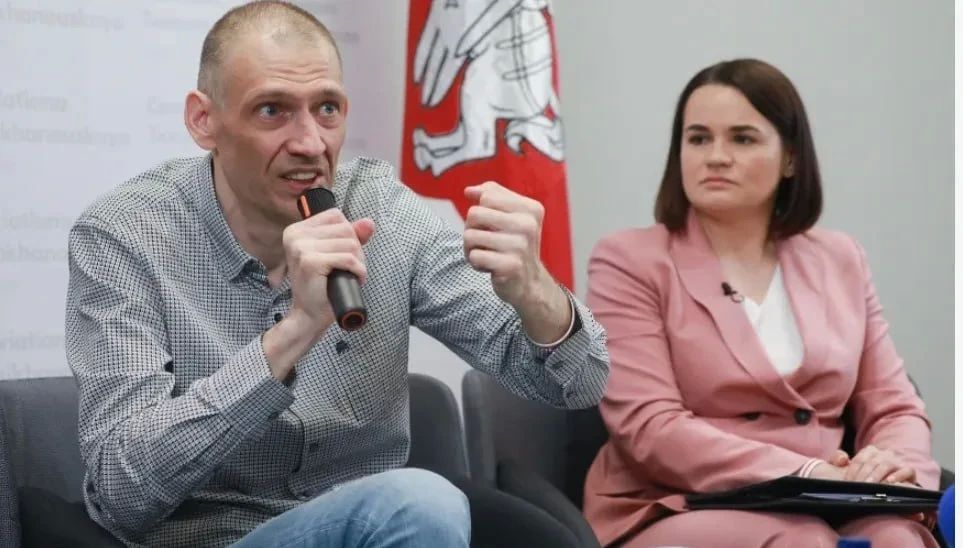 «Она называла наших детей спиногрызами», – Тихановские публично и грязно скандалят «Она называла наших детей спиногрызами», – Тихановские публично и грязно скандалят