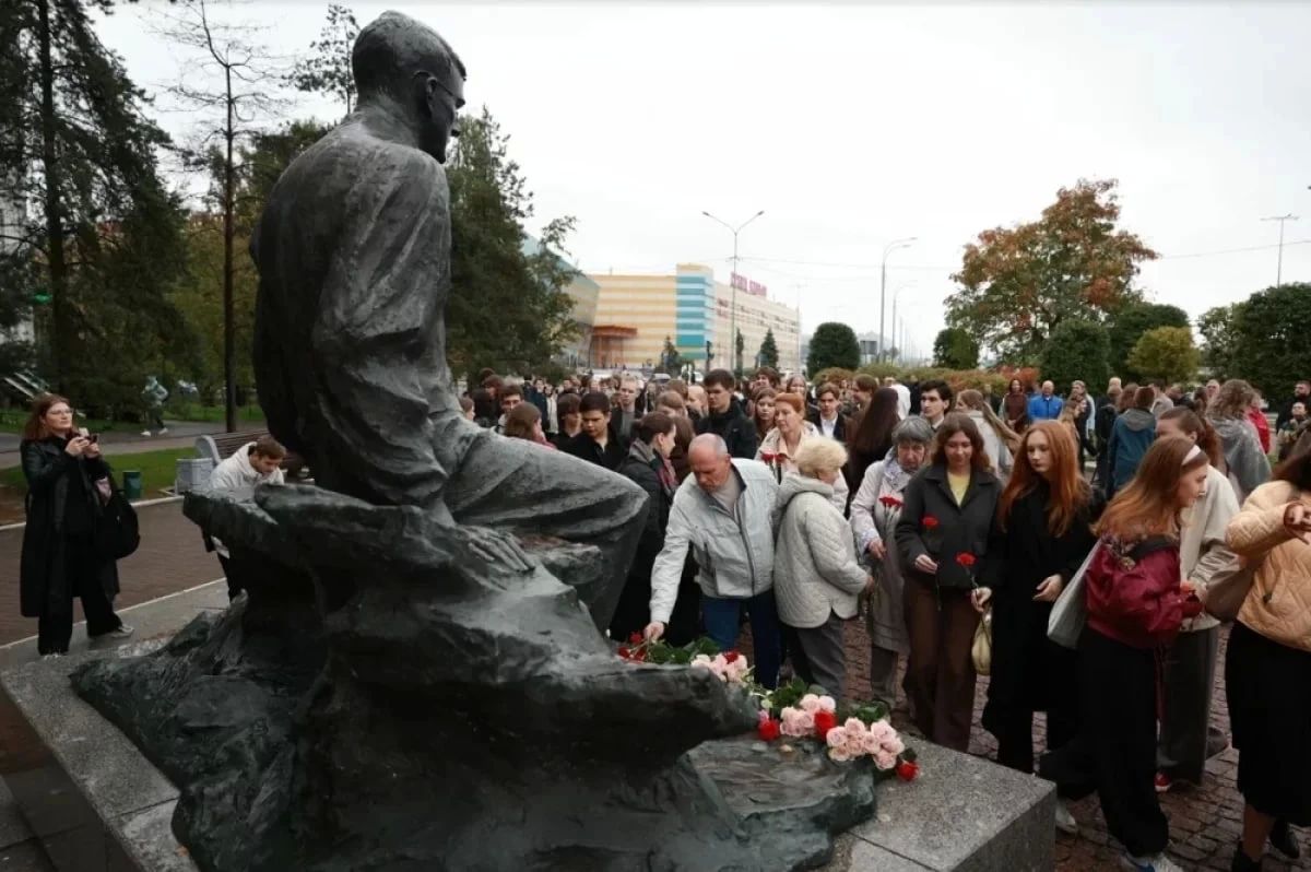 В память о Шостаковиче. В Петербурге заложили капсулу времени для потомков