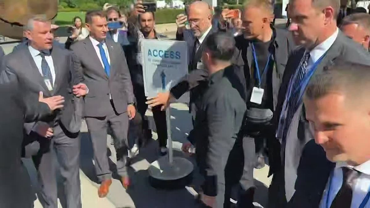 "На ракете, бля*ь": Зеленский ответил, когда приедет в Москву