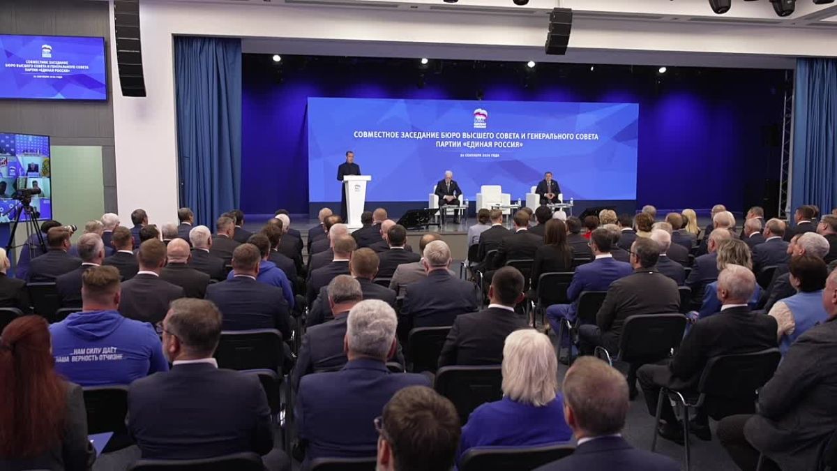 Дмитрий Медведев: На совместном заседании Бюро Высшего совета и Генерального совета «Единой России» подвели предварительные итоги прошедших выборов