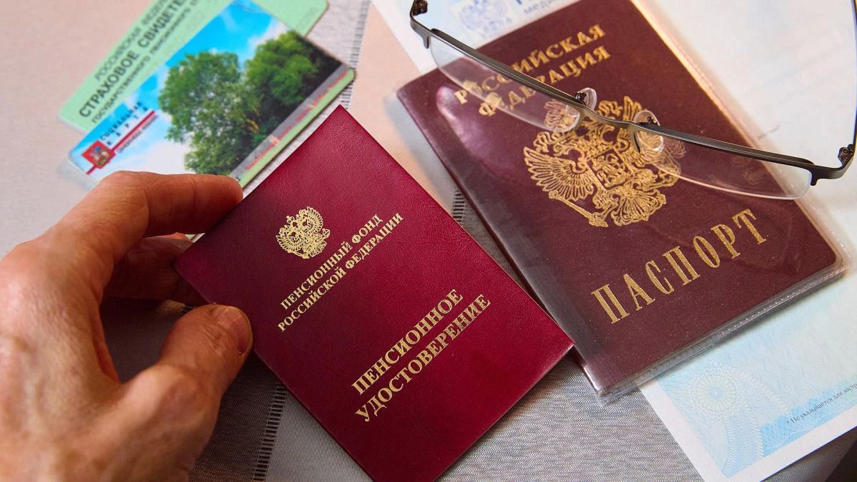 Страховые пенсии в России в следующем году повысят дважды