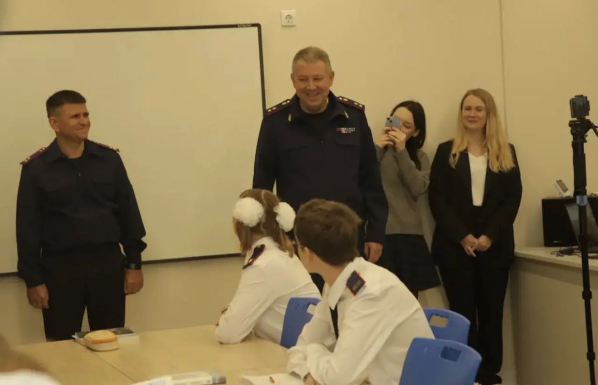 Руководитель ГСУ СК России по Санкт-Петербургу встретился с кадетами Руководитель ГСУ СК России по Санкт-Петербургу встретился с кадетами
