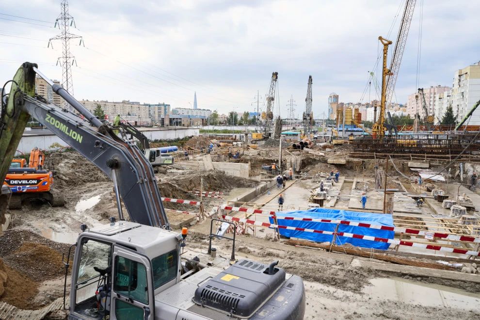 На "Каменке" начали возводить "крышу" будущей станции метро На "Каменке" начали возводить "крышу" будущей станции метро