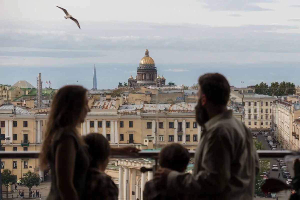 В Петербурге пасмурно, но уже не так мокро, как вчера и довольно тепло