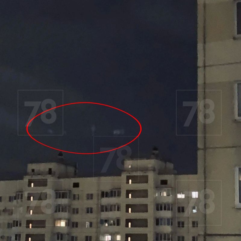 Парад НЛО заметили над Красносельским районом этой ночью