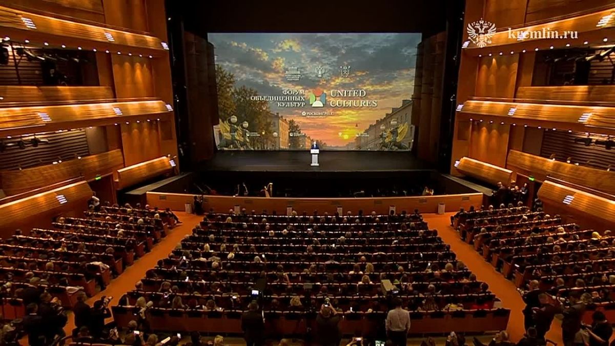 На Международном Форуме объединенных культур выступил президент РФ Владимир Путин