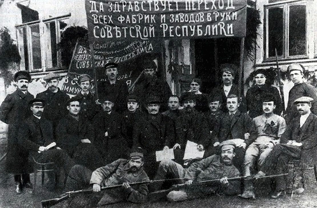 Стоит вспомнить первые акты советской власти