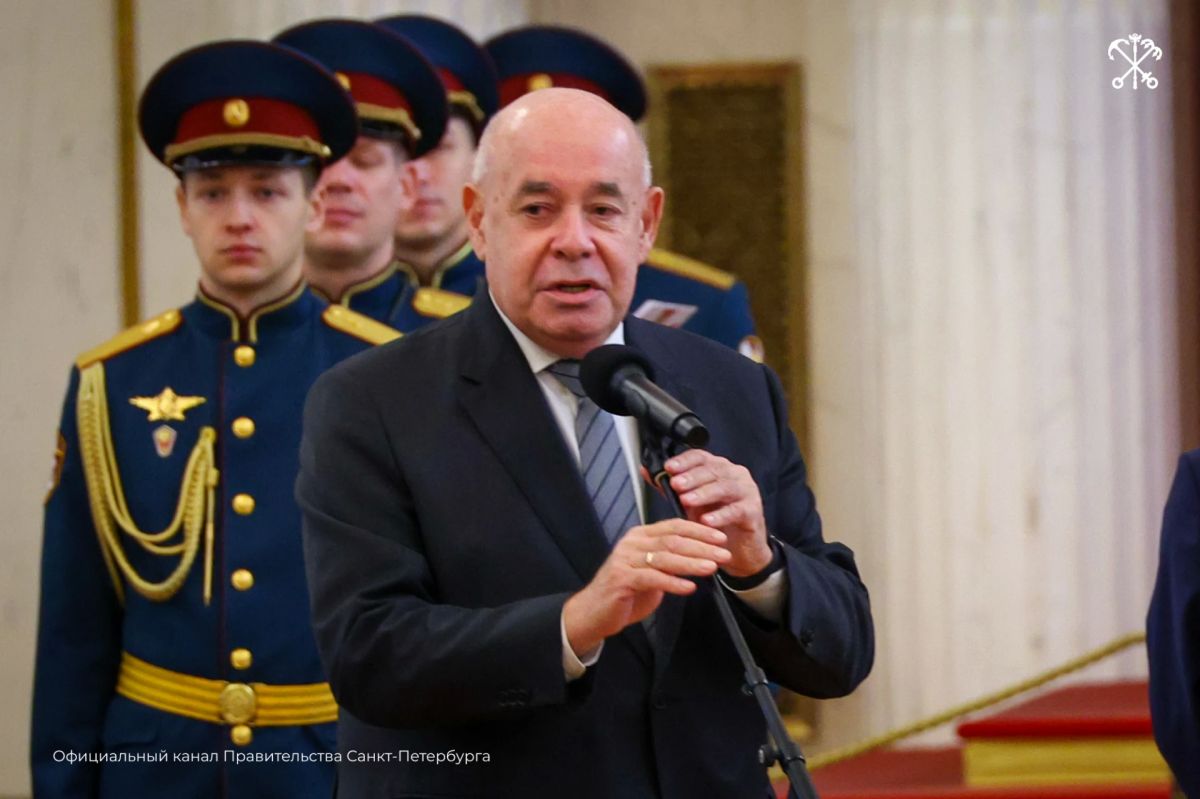 В дни СанктПетербургского международного форума объединённых культур традиционно вручают Эрмитажную премию двум выдающимся деятелям культуры — российскому и зарубежному В дни СанктПетербургского международного форума объединённых культур традиционно вручают Эрмитажную премию двум выдающимся деятелям культуры — российскому и зарубежному