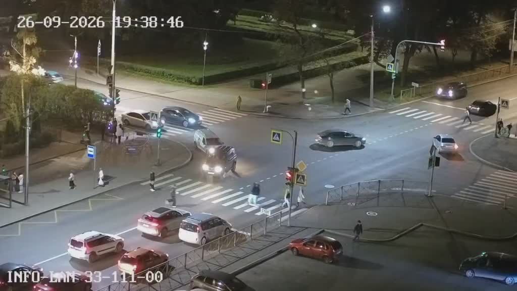 В Красном Селе УАЗ сбил двоих человек на самокате прямо на «зебре»