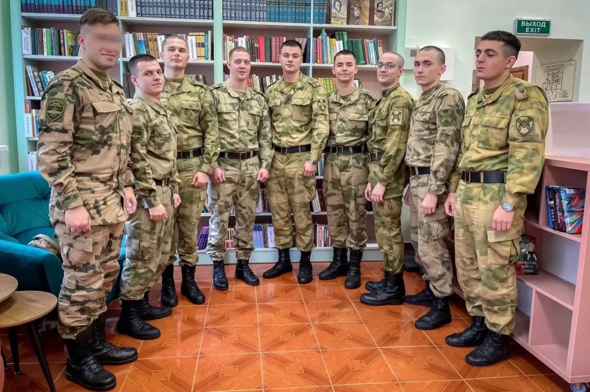 В Санкт-Петербурге военнослужащие батальона связи Северо-Западного округа Росгвардии, стали участниками исторического квиза, посвященному акции "Звуки России" В Санкт-Петербурге военнослужащие батальона связи Северо-Западного округа Росгвардии, стали участниками исторического квиза, посвященному акции "Звуки России"