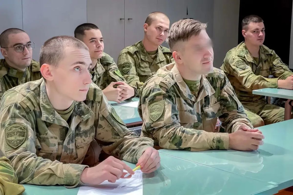 В Санкт-Петербурге военнослужащие батальона связи Северо-Западного округа Росгвардии, стали участниками исторического квиза, посвященному акции "Звуки России" В Санкт-Петербурге военнослужащие батальона связи Северо-Западного округа Росгвардии, стали участниками исторического квиза, посвященному акции "Звуки России"