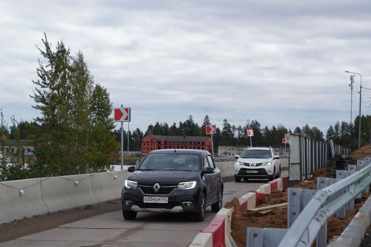 По мосту через реку Лугу в Кингисеппском районе открыли движение