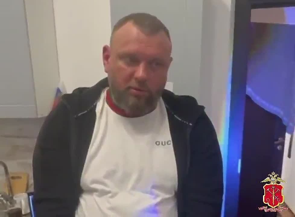 40-летнего дилера с пакетом "травы" задержали на улице в Мурино