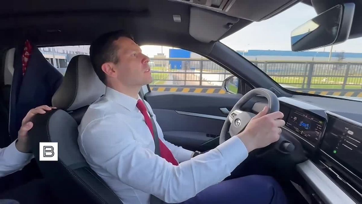 "Красота! Стартует бодро!": Антон Алиханов оценил новую Lada Azimut