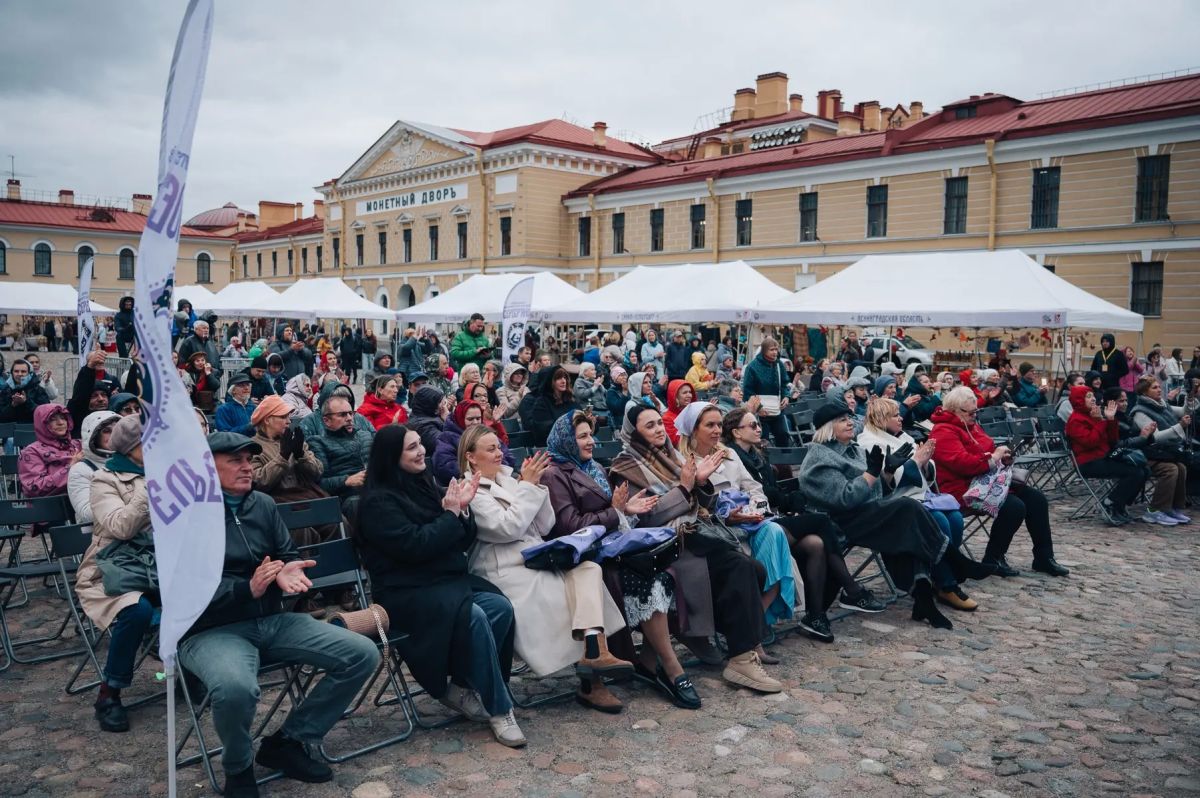 Александр Беглов: В Петербурге продолжается VI фестиваль «Серебряное ожерелье», объединивший культурные традиции народов СевероЗапада Александр Беглов: В Петербурге продолжается VI фестиваль «Серебряное ожерелье», объединивший культурные традиции народов СевероЗапада