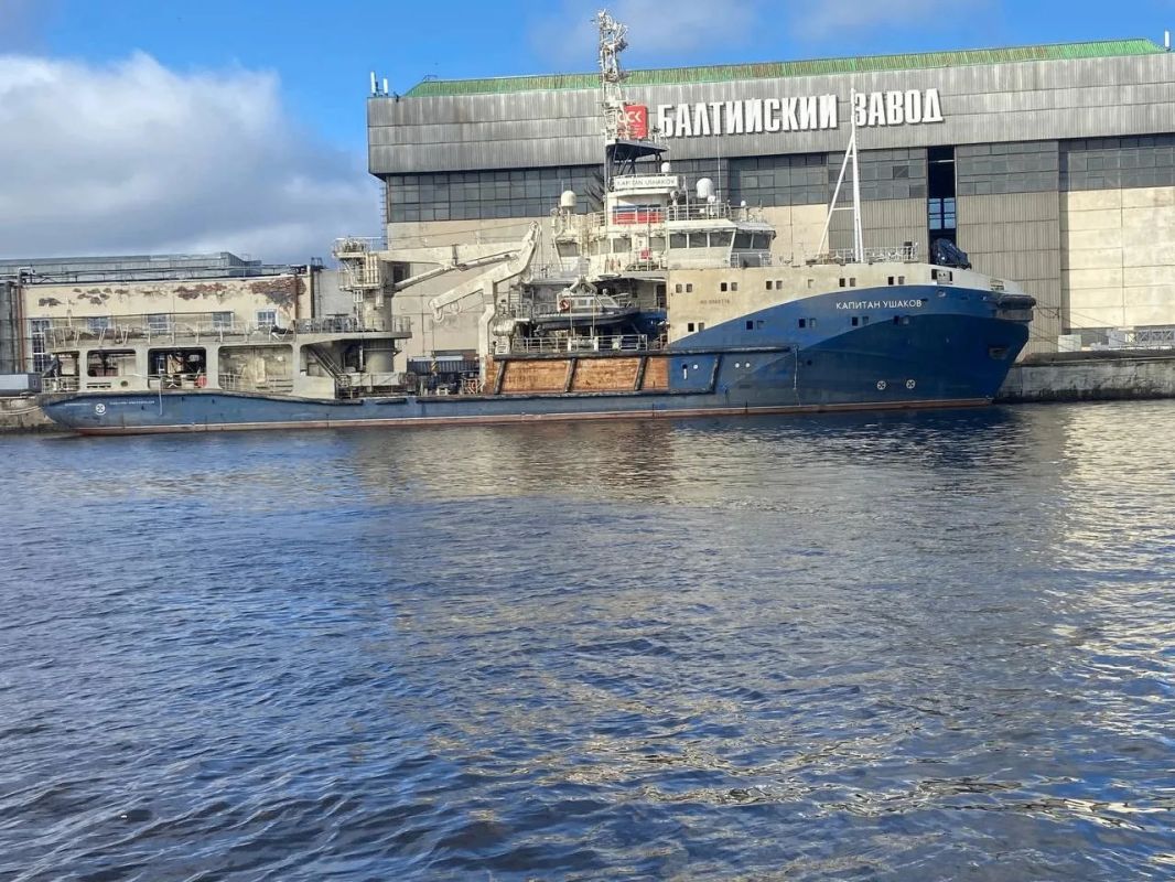 В Санкт-Петербурге окончательно подняли буксир "Капитан Ушаков" из Невы спустя 13 месяцев В Санкт-Петербурге окончательно подняли буксир "Капитан Ушаков" из Невы спустя 13 месяцев