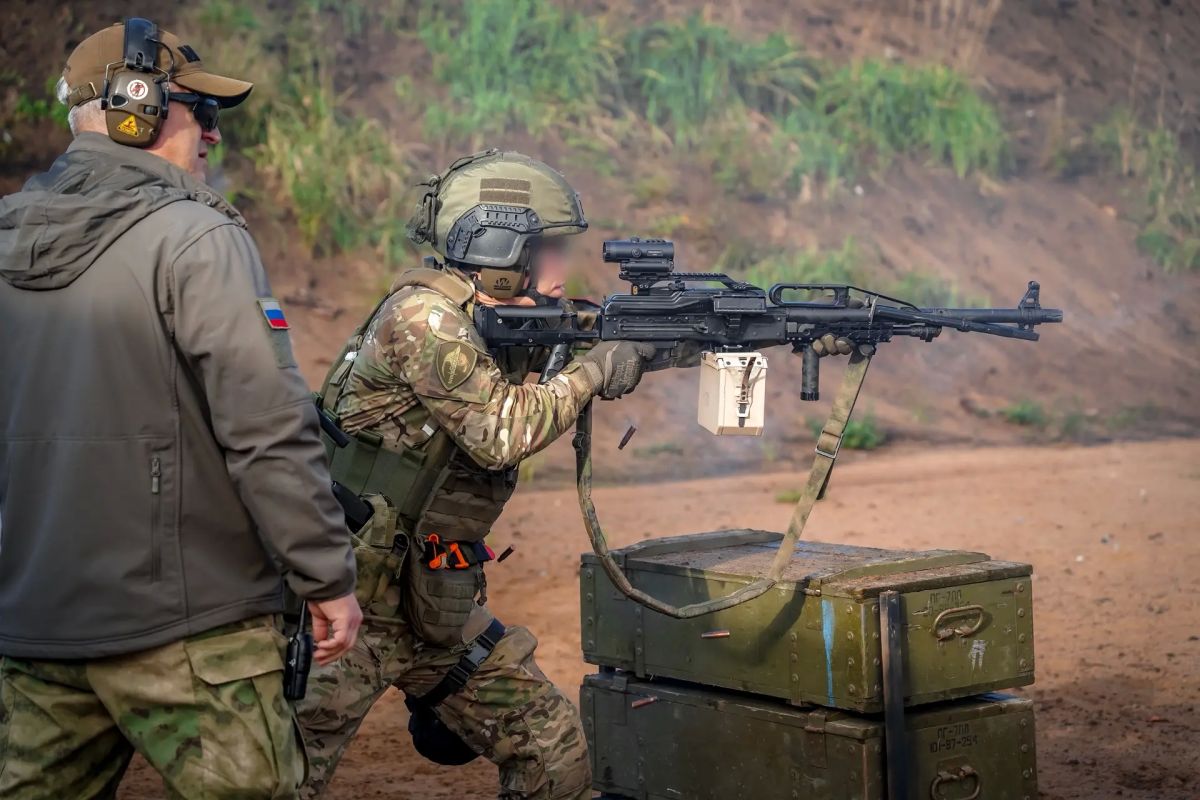 Военнослужащие Главного центра «Гридень» Росгвардии в ходе финала X Международных соревнований по практической стрельбе «Вечно живые» (троеборье) на Кубок губернатора Санкт-Петербурга Военнослужащие Главного центра «Гридень» Росгвардии в ходе финала X Международных соревнований по практической стрельбе «Вечно живые» (троеборье) на Кубок губернатора Санкт-Петербурга