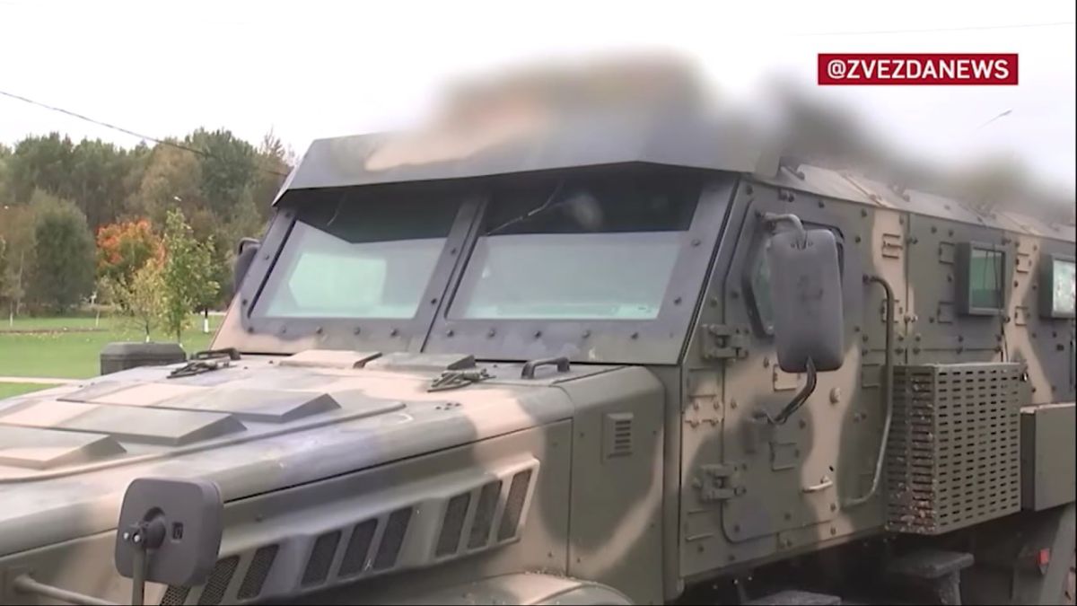Неизвестные комплексы активной защиты от дронов на БМП-3 и бронеавтомобиле «Патруль» 6х6, продемонстрированные замминистру обороны России Александру Санчику Неизвестные комплексы активной защиты от дронов на БМП-3 и бронеавтомобиле «Патруль» 6х6, продемонстрированные замминистру обороны России Александру Санчику