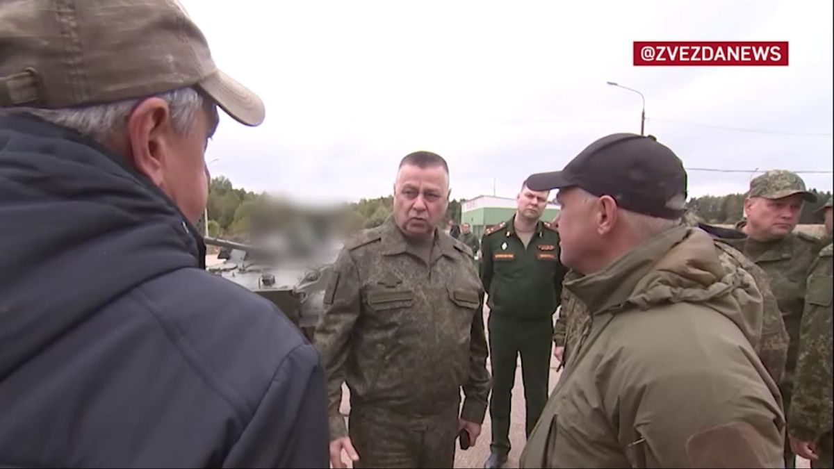 Неизвестные комплексы активной защиты от дронов на БМП-3 и бронеавтомобиле «Патруль» 6х6, продемонстрированные замминистру обороны России Александру Санчику Неизвестные комплексы активной защиты от дронов на БМП-3 и бронеавтомобиле «Патруль» 6х6, продемонстрированные замминистру обороны России Александру Санчику