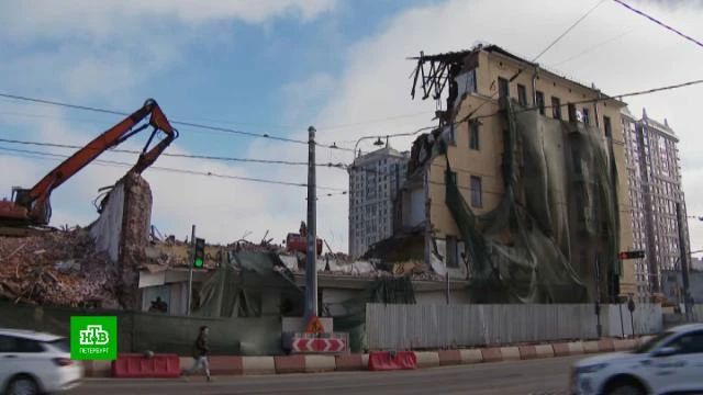 В зоне строительства Большого Смоленского моста начали сносить здания