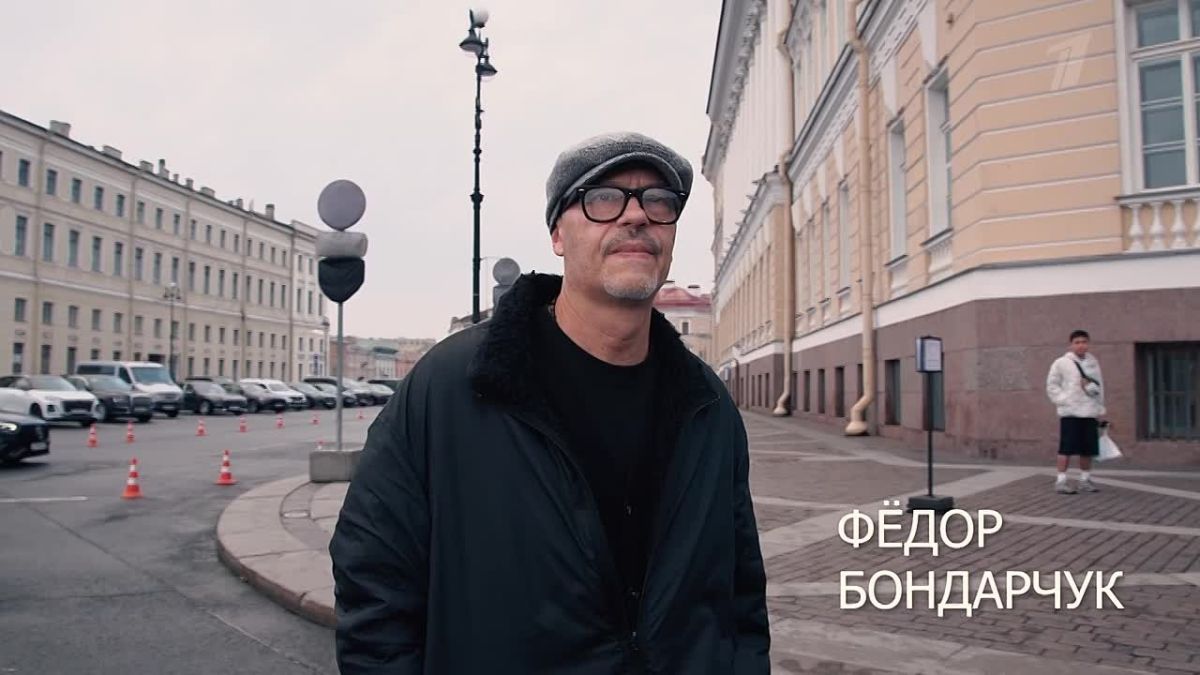 В Санкт-Петербурге, где состоялся ХII Международный форум объединенных культур, на Дворцовой площади находилась выездная студия Первого канала